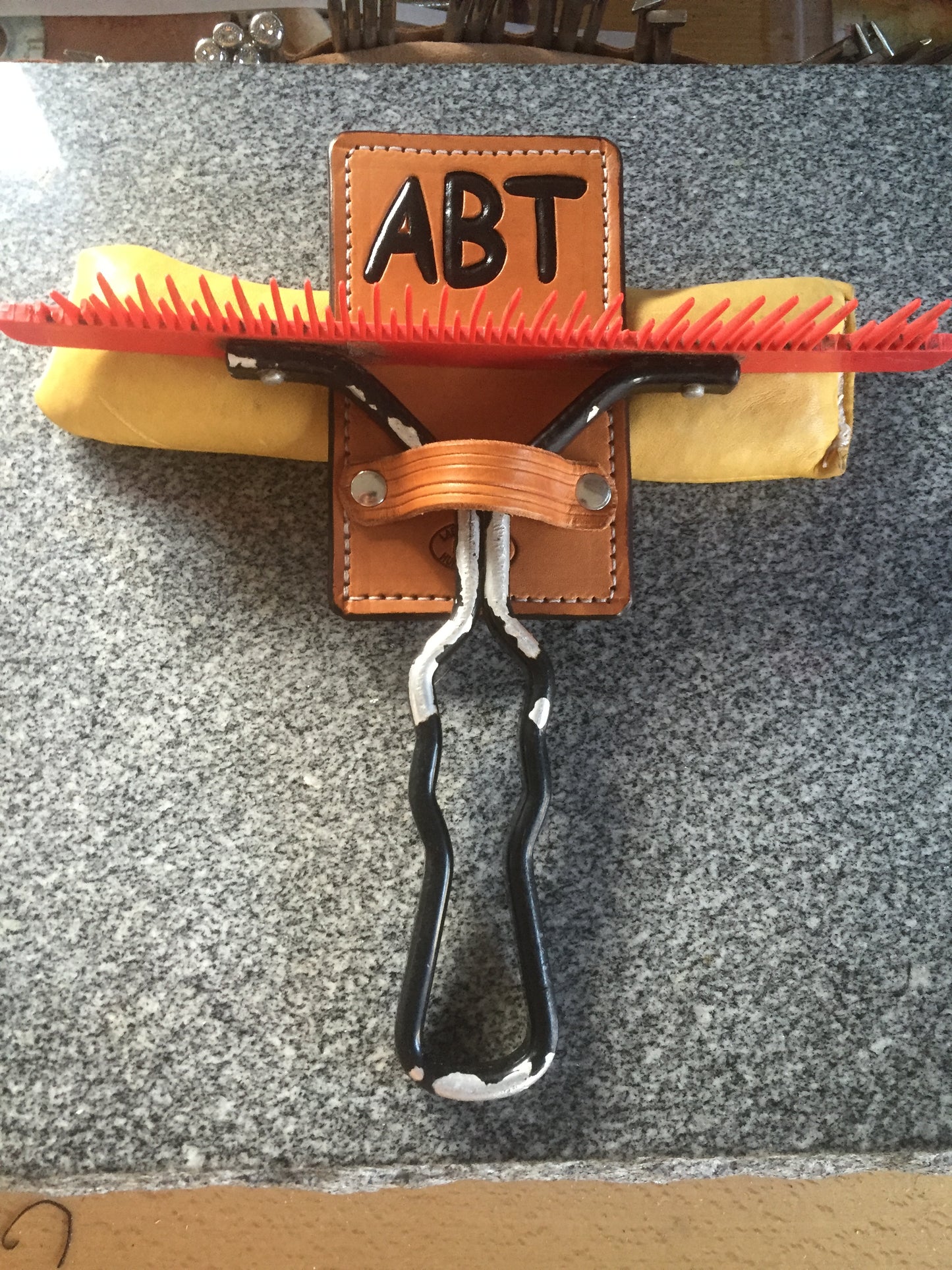 Custom show comb holder